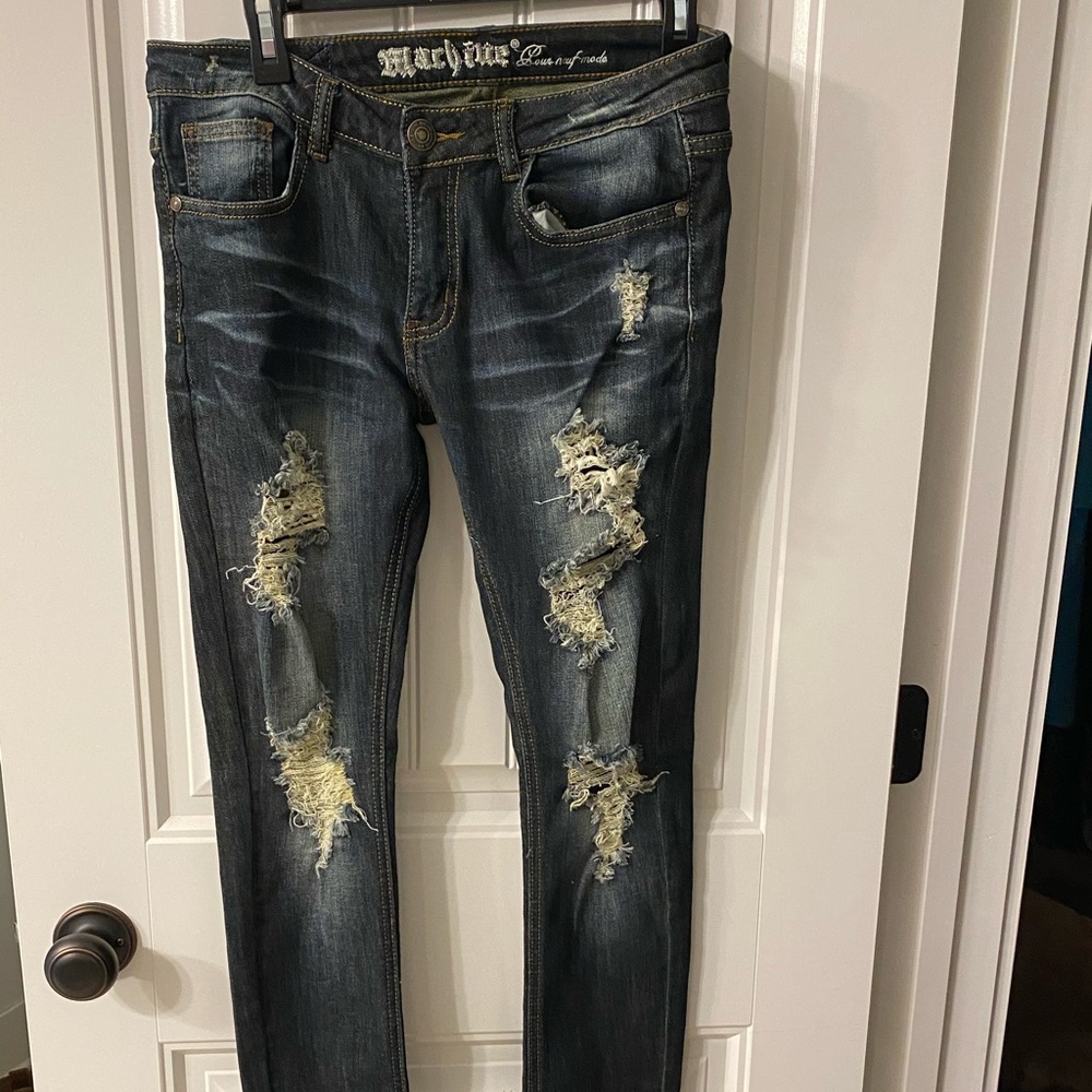 Distressed skinny jeans